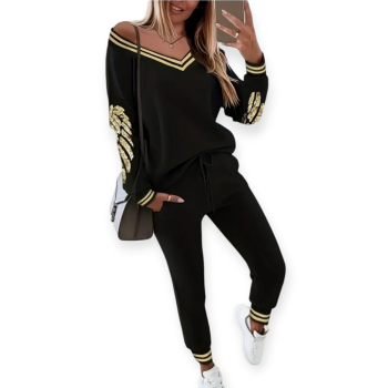 Φόρμα με Χρυσές Λεπτομέρειες