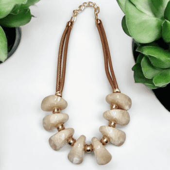 Κολιέ με Μπεζ Πέτρες