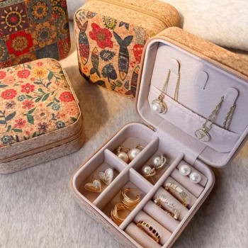 Πολύχρωμη Μπιζουτιέρα από Φελλό – Οργάνωση με Στυλ