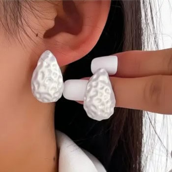 Σκουλαρίκια Σταγόνα από Ανοξείδωτο Ατσάλι – Σφυρήλατο Σχέδιο