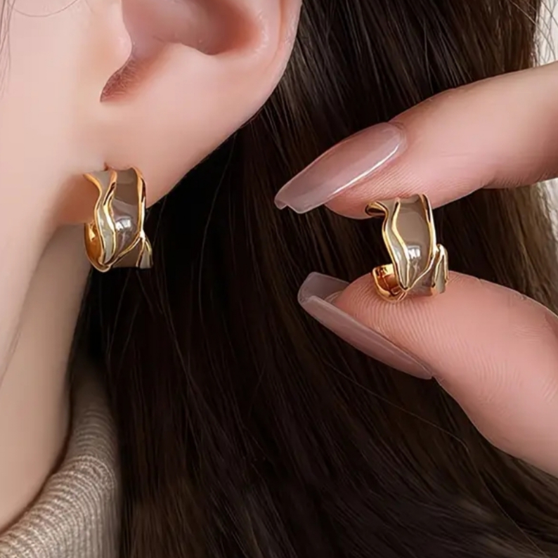 Κρίκοι Καρφωτοί με Ανάγλυφο Σχέδιο – Ανοξείδωτο Ατσάλι