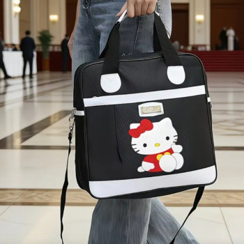 Μαύρη Τσάντα Hello Kitty με Λευκές Λεπτομέρειες – Cute & Stylish Επιλογή