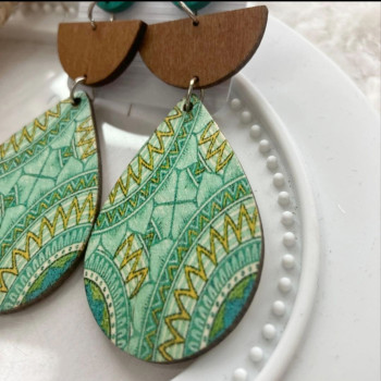 Ξύλινα Κρεμαστά Σκουλαρίκια Σταγόνα με Boho Μοτίβο