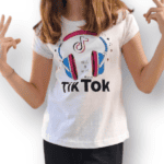 Λευκό T-Shirt με Στάμπα Ακουστικά Tik-Tok – BodyMove